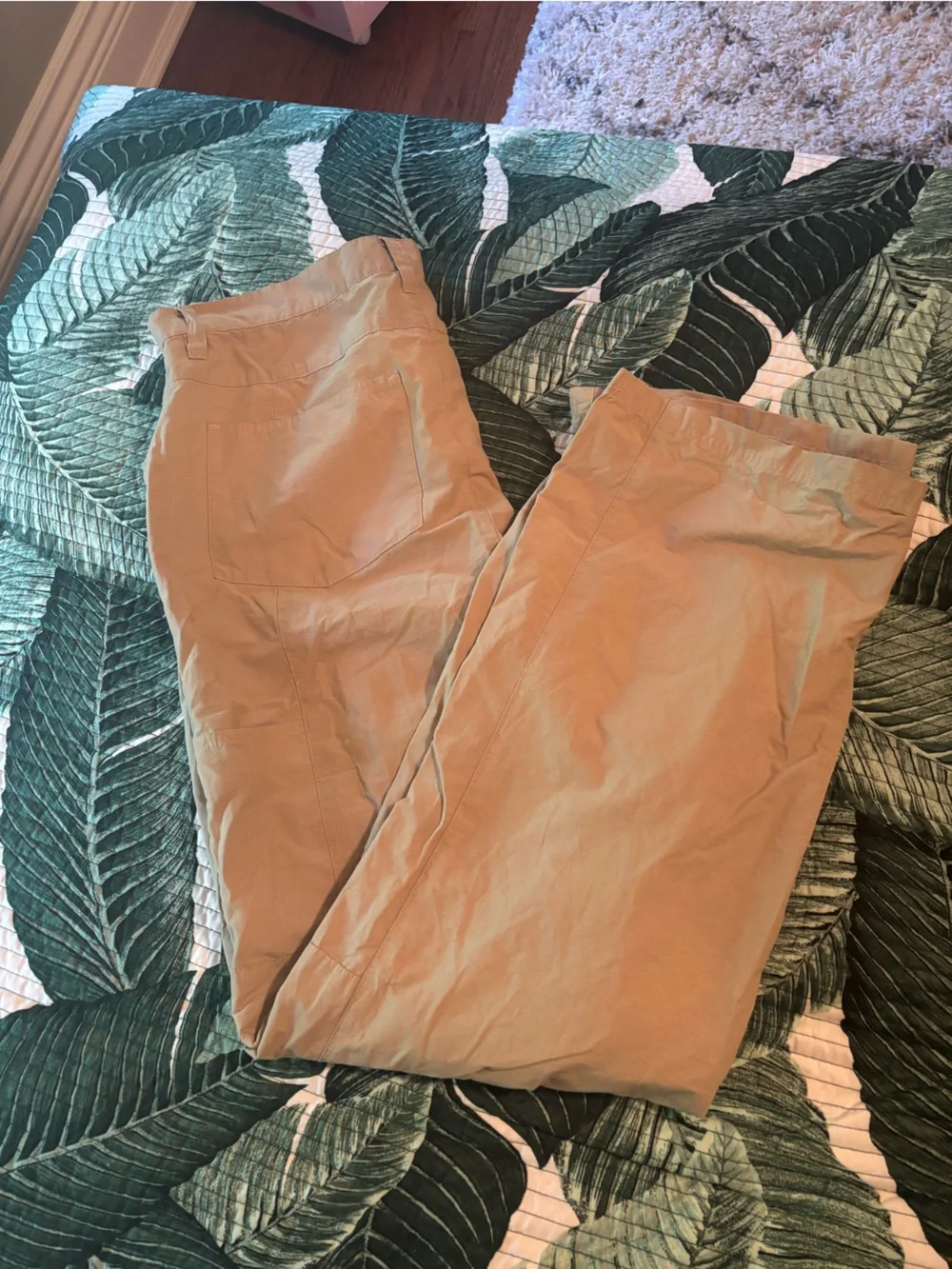 Alô yoga women’s beige cargo pants
